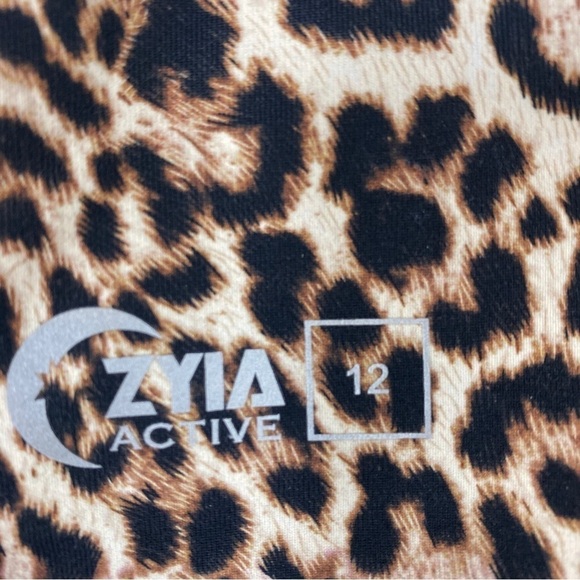 Zia Brilliant Scrunchy What Leopard Leggings
Size 12 - Picture 8 of 8